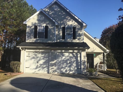 Captivating Home near Downtown ATL House in Conley