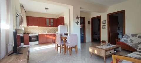 Kitchen or kitchenette, Living room, Seating area, Dining area, pet friendly, kitchen