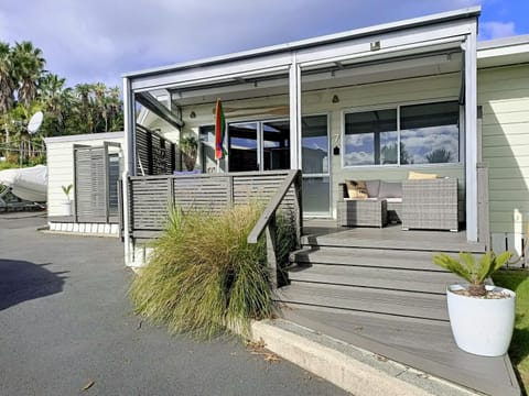 Facade/entrance, View (from property/room), Balcony/Terrace