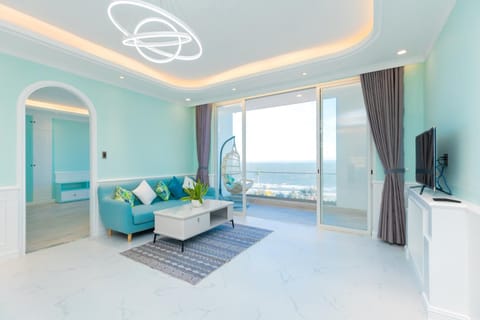 Communal lounge/ TV room, TV and multimedia, View (from property/room), Living room, Seating area, Beach, Evening entertainment, Sea view