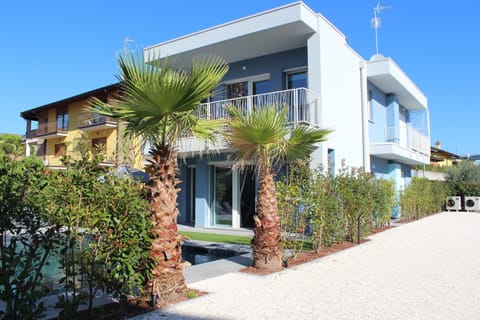 Property building, Spring, Day, Garden, Garden view