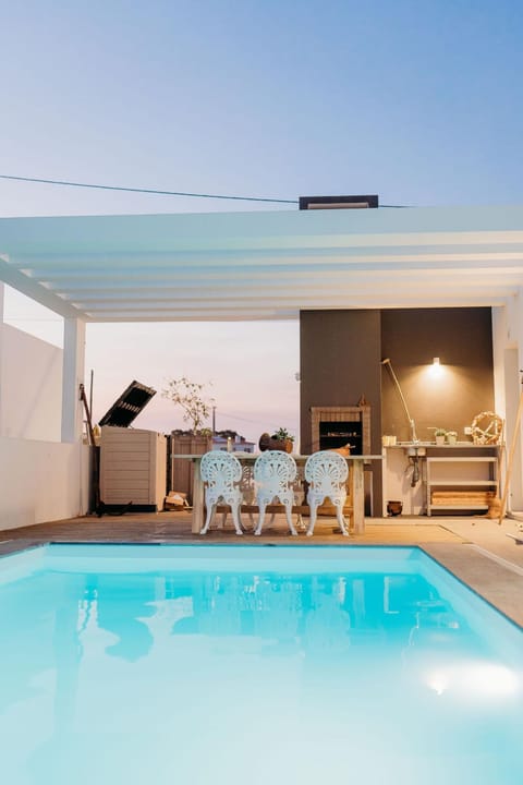Swimming pool, Swimming pool