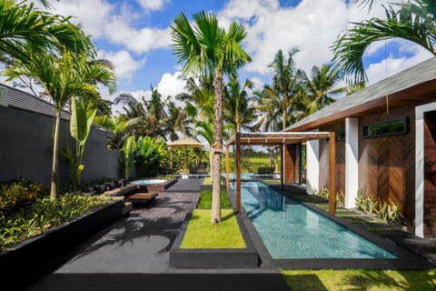 Property building, Garden, Garden view, Pool view, Swimming pool