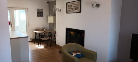 Modern two bedroom house near beach/ Durham City Apartment in England