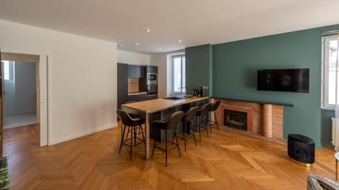 Communal lounge/ TV room, TV and multimedia, Kitchen or kitchenette, Living room, Dining area