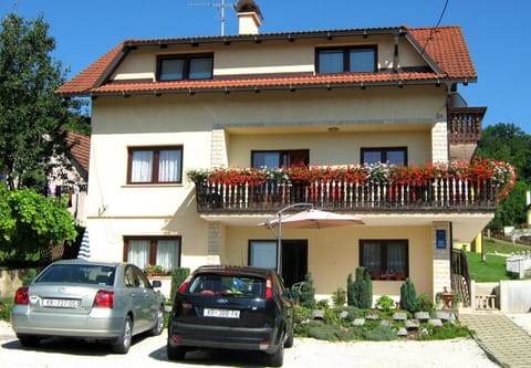 Facade/entrance, Balcony/Terrace