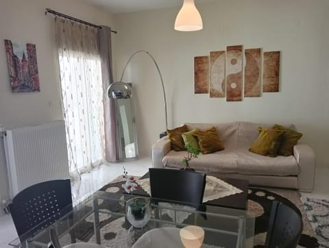 GeoHouse Apartment in Volos