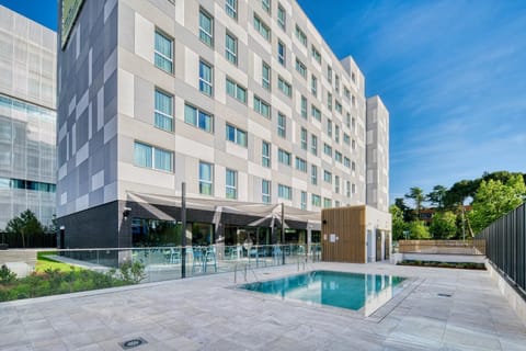 Property building, Swimming pool