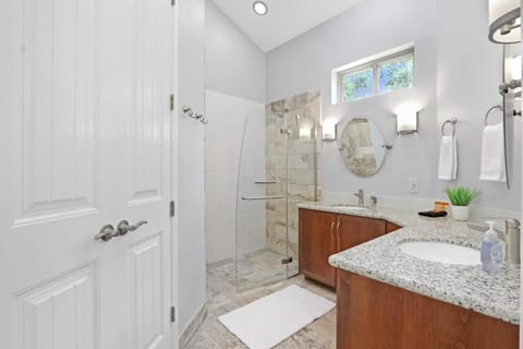 Comal Cottage House in Canyon Lake