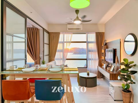 TV and multimedia, Living room, Seating area, Dining area