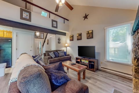 Unwind in Telstar House in Kidder Township