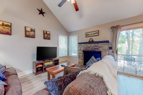 Unwind in Telstar House in Kidder Township