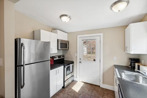 Chestnut St 3 Bedroom House in Historic Loveland House in Ohio