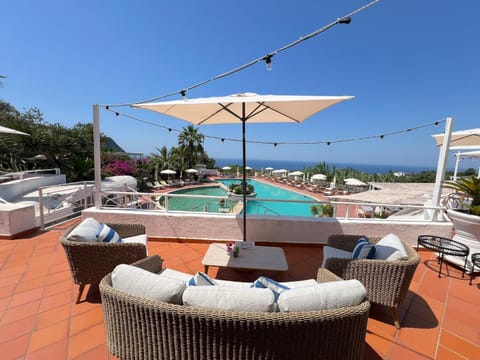 Restaurant/places to eat, Balcony/Terrace, Swimming pool