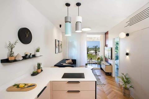 Kitchen or kitchenette, Living room, Seating area, Dining area