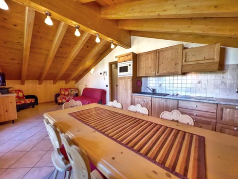 Kitchen or kitchenette, Living room, Dining area, minibar, pet friendly