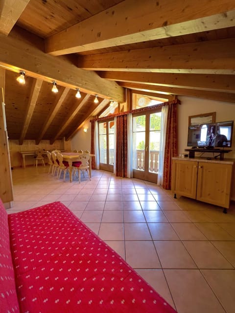 TV and multimedia, Kitchen or kitchenette, Dining area