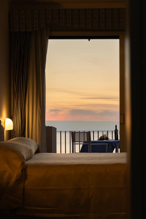 Natural landscape, Balcony/Terrace, Bedroom, Sea view