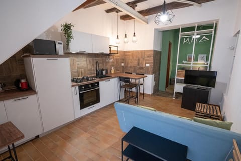 Kitchen or kitchenette, Dining area, minibar, pet friendly, stove
