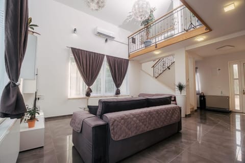 Living room, Seating area, air conditioner