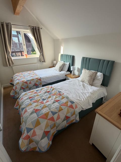 Lake View Lodge Chalet in Saint Columb Major