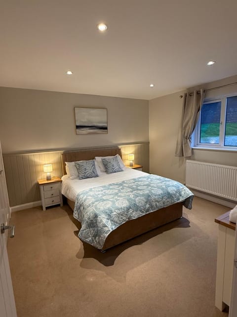 Lake View Lodge Chalet in Saint Columb Major