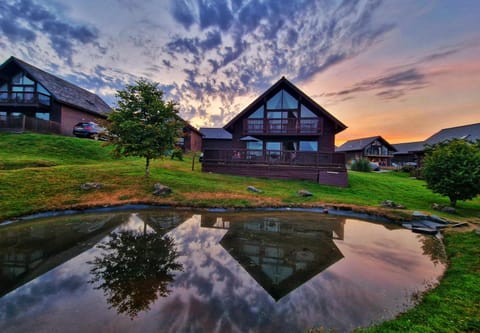 Lake View Lodge Chalet in Saint Columb Major