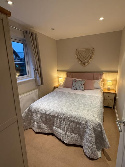 Lake View Lodge Chalet in Saint Columb Major