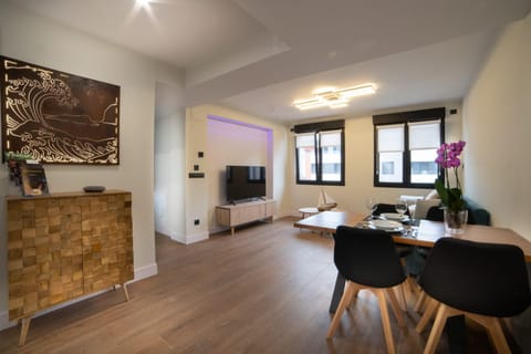 Living room, Dining area