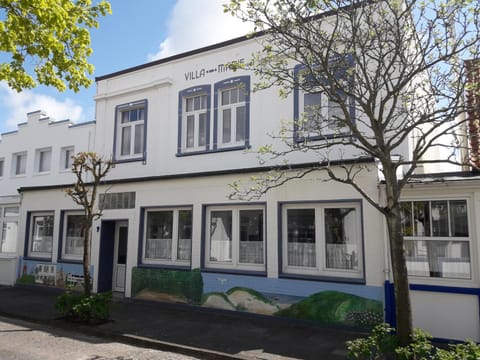 Facade/entrance, Day, Street view, Street view