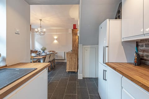 Coffee/tea facilities, Kitchen or kitchenette, pet friendly, stove, kitchen