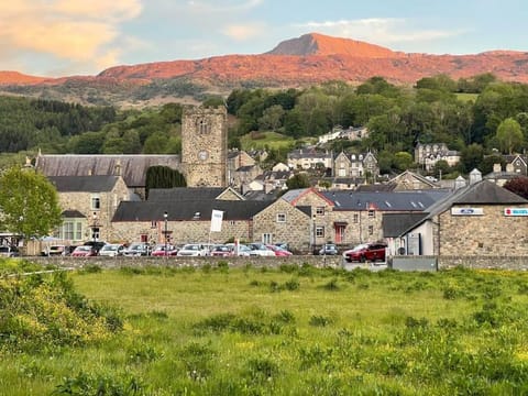Natural landscape, Mountain view, Area and facilities