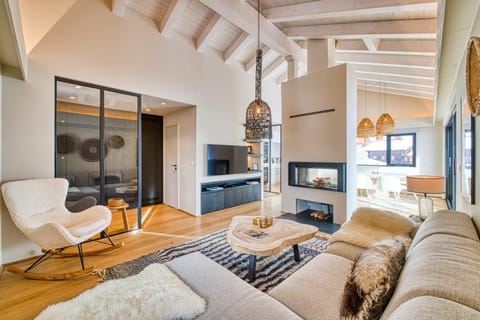 Communal lounge/ TV room, TV and multimedia, Living room