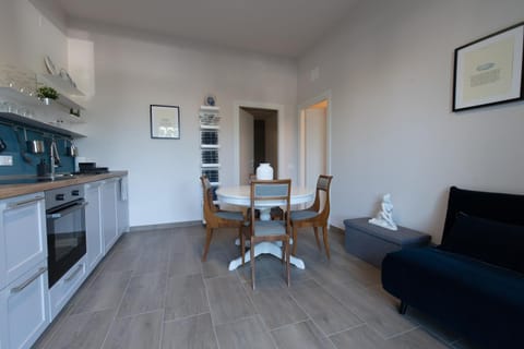 Kitchen or kitchenette, Living room, Seating area, Dining area, pet friendly