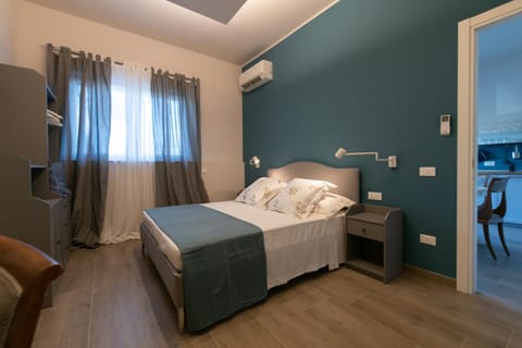 Bed, Bedroom, wardrobe, air conditioner