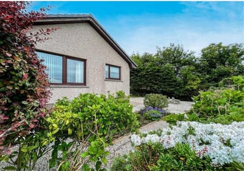 Property building, Day, Garden, Garden view