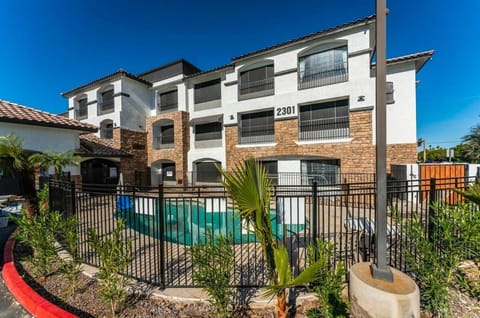 Metro Extended Stay - Tempe - 2 Full Beds Apartment in Tempe