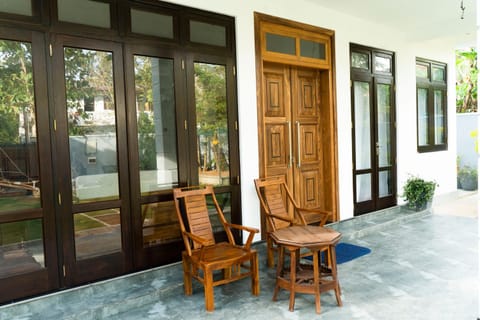 Facade/entrance, Balcony/Terrace
