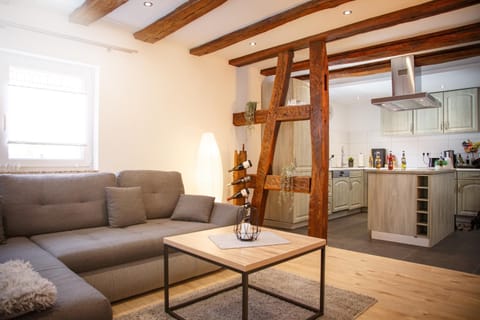 Communal lounge/ TV room, TV and multimedia, Coffee/tea facilities, Kitchen or kitchenette, Living room, dishwasher, stove, toaster, towels, kitchen