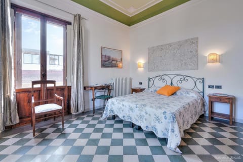 Bed, Balcony/Terrace, Photo of the whole room, Bedroom