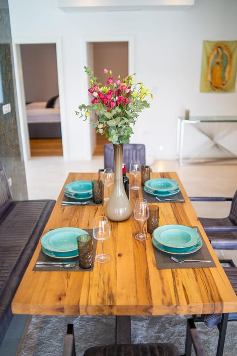 Seating area, Dining area