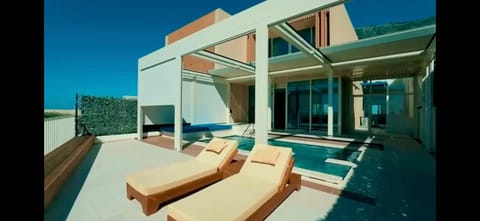 Swimming pool, sunbed