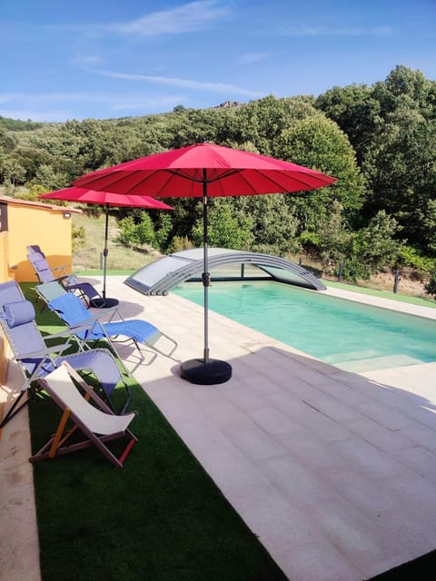 Shower, Natural landscape, View (from property/room), Evening entertainment, Guests, Pool view, Swimming pool, Entertainment, children, sunbed