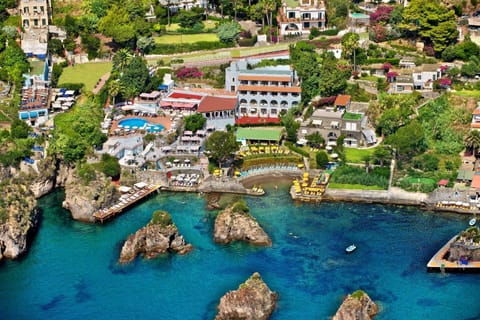 Property building, Nearby landmark, Natural landscape, Bird's eye view, City view