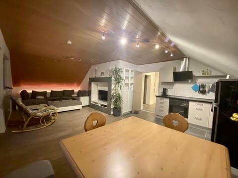 Kitchen or kitchenette, Living room, Seating area, Dining area, pet friendly, stove