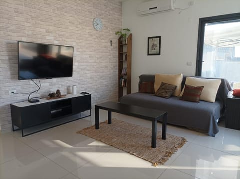 Communal lounge/ TV room, TV and multimedia, Living room