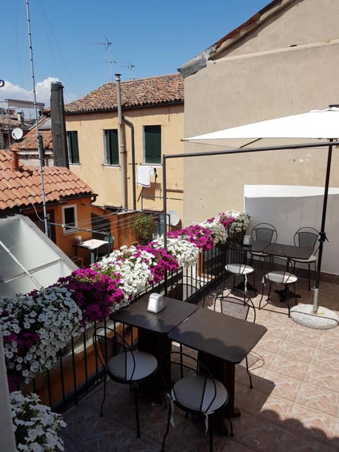 Balcony/Terrace, Decorative detail, Seating area