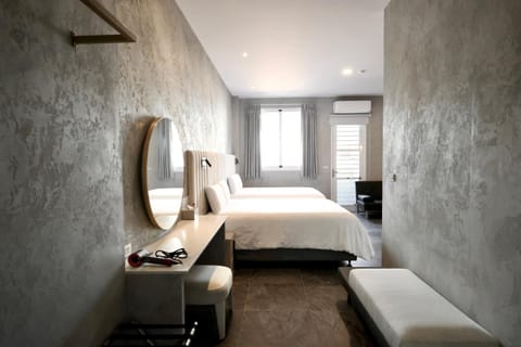 Bed, Photo of the whole room, Seating area, Bedroom