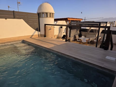 Balcony/Terrace, Swimming pool