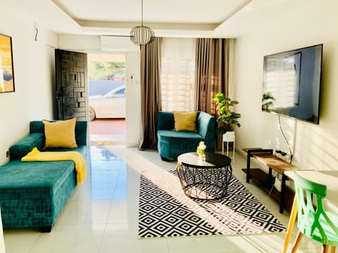 Communal lounge/ TV room, Living room, Seating area